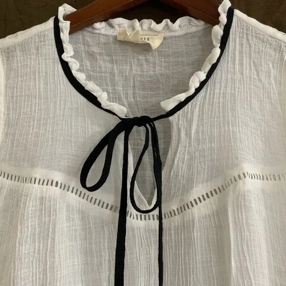 Flower & Feather Women´s White Top Blouse, Size XL - Picture 8 of 16